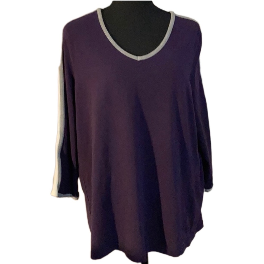Women’s activewear top